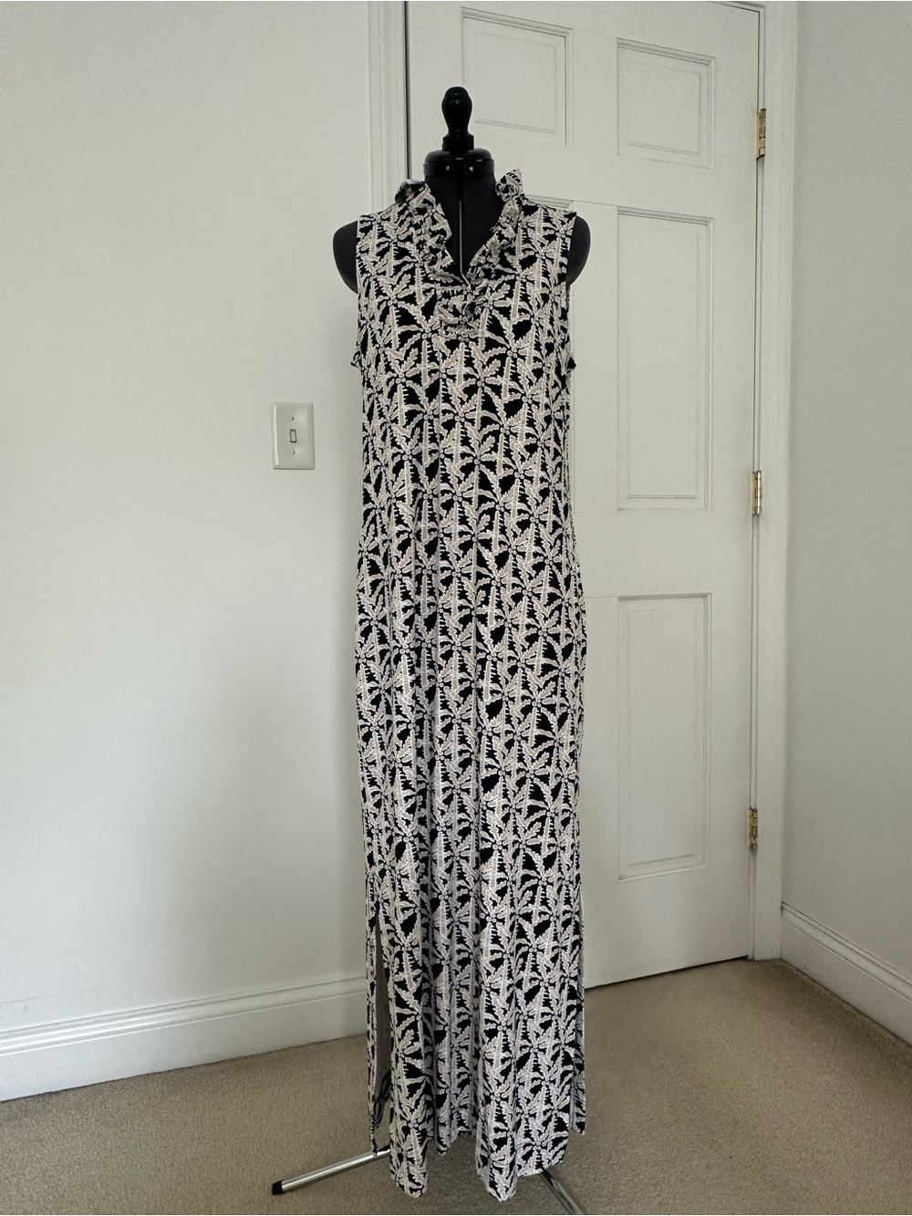 Lulu-B Black & White Collared Sleeveless Printed Maxi Dress